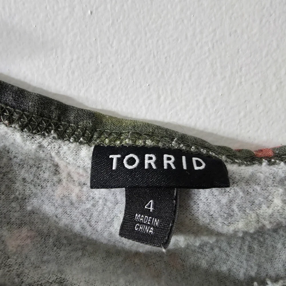 Floral Camouflage Sweater - Picture 2 of 4